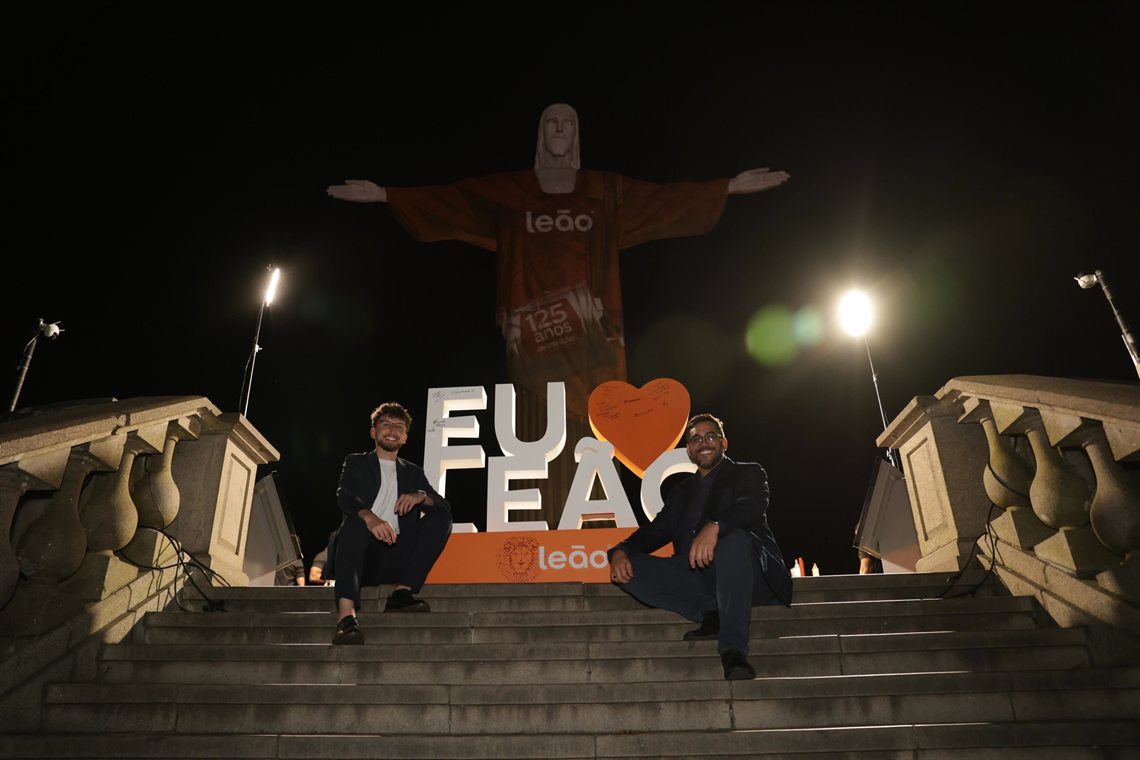 Painel Eu amo Leão na ativação da marca